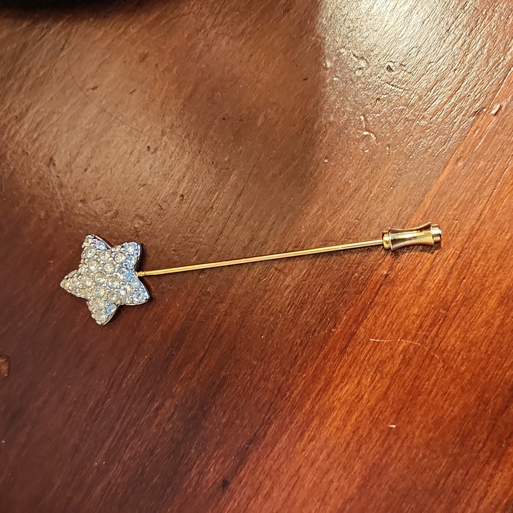 SWAROVSKI CRYSTAL STAR STICKPIN